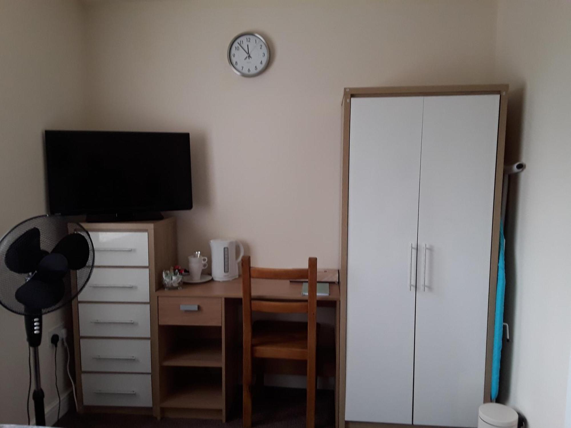 Hams Rest Place - Strictly Only One Guest Allowed In One Room A Second Accompanying Person Will Not Be Allowed Into The Property バーミンガム エクステリア 写真