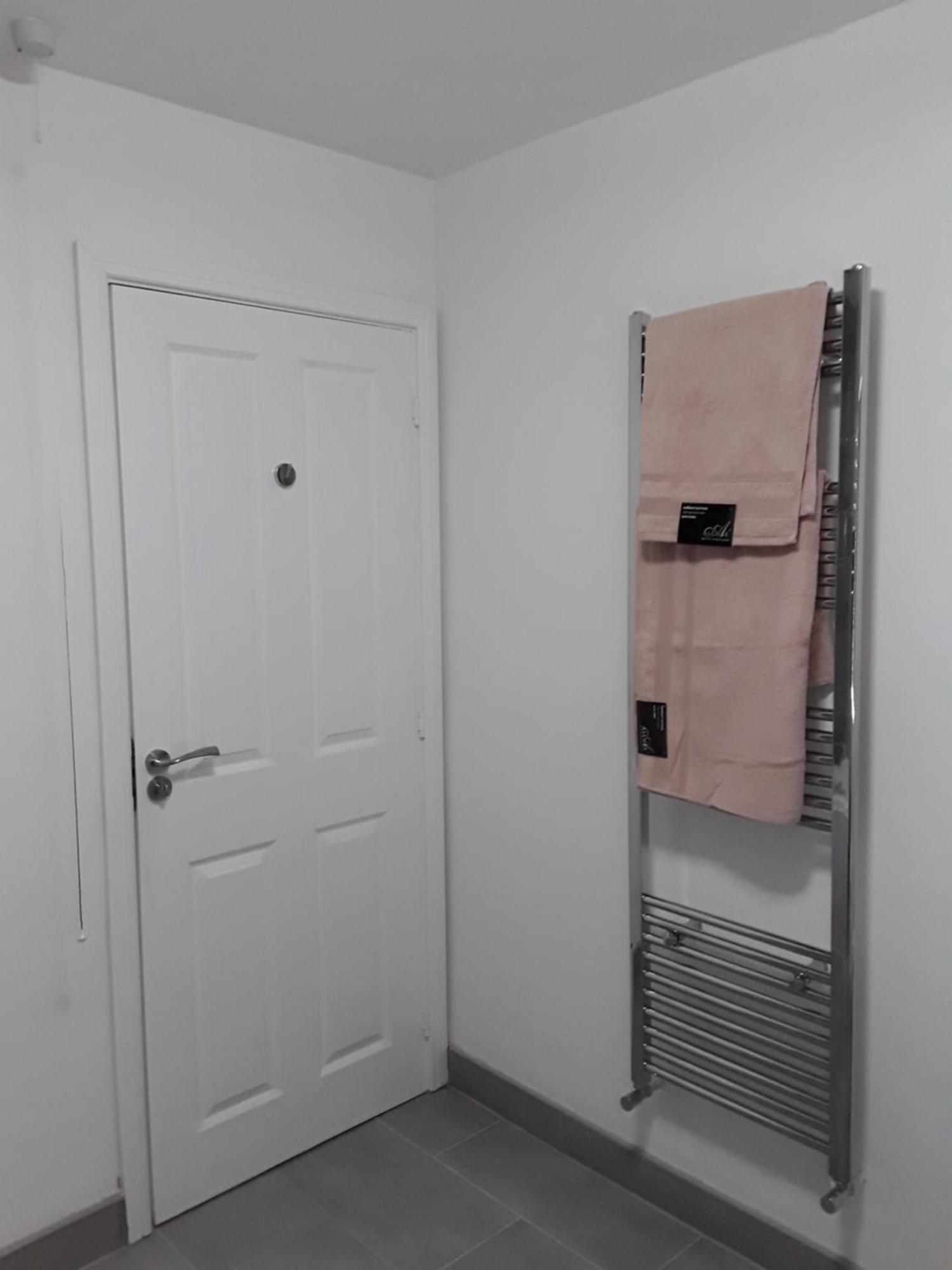 Hams Rest Place - Strictly Only One Guest Allowed In One Room A Second Accompanying Person Will Not Be Allowed Into The Property バーミンガム エクステリア 写真